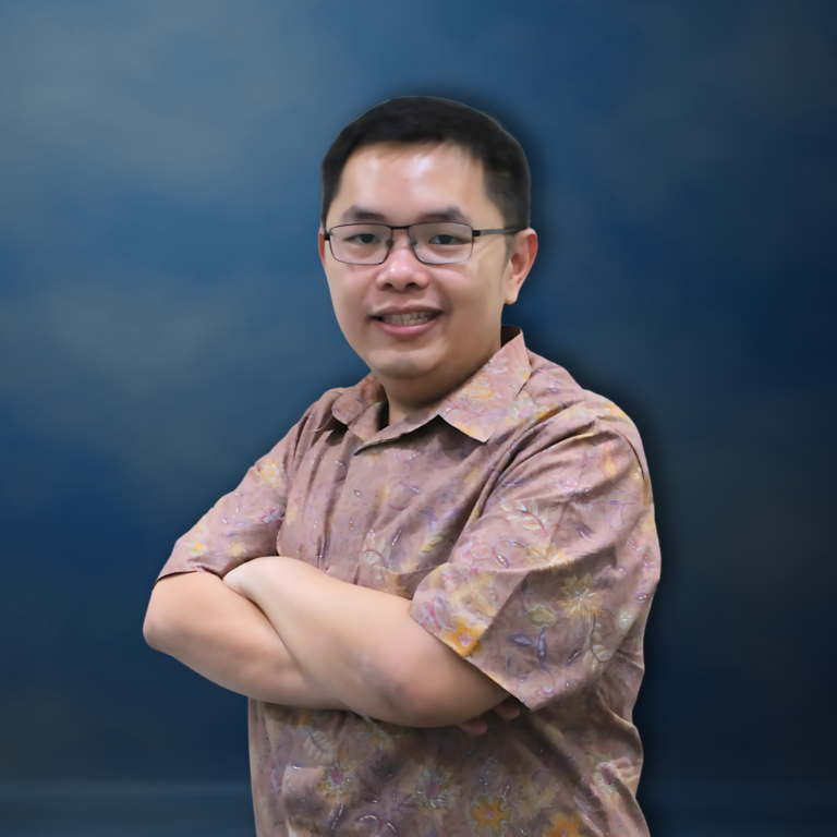 Direktur Keuangan
Ang Willy